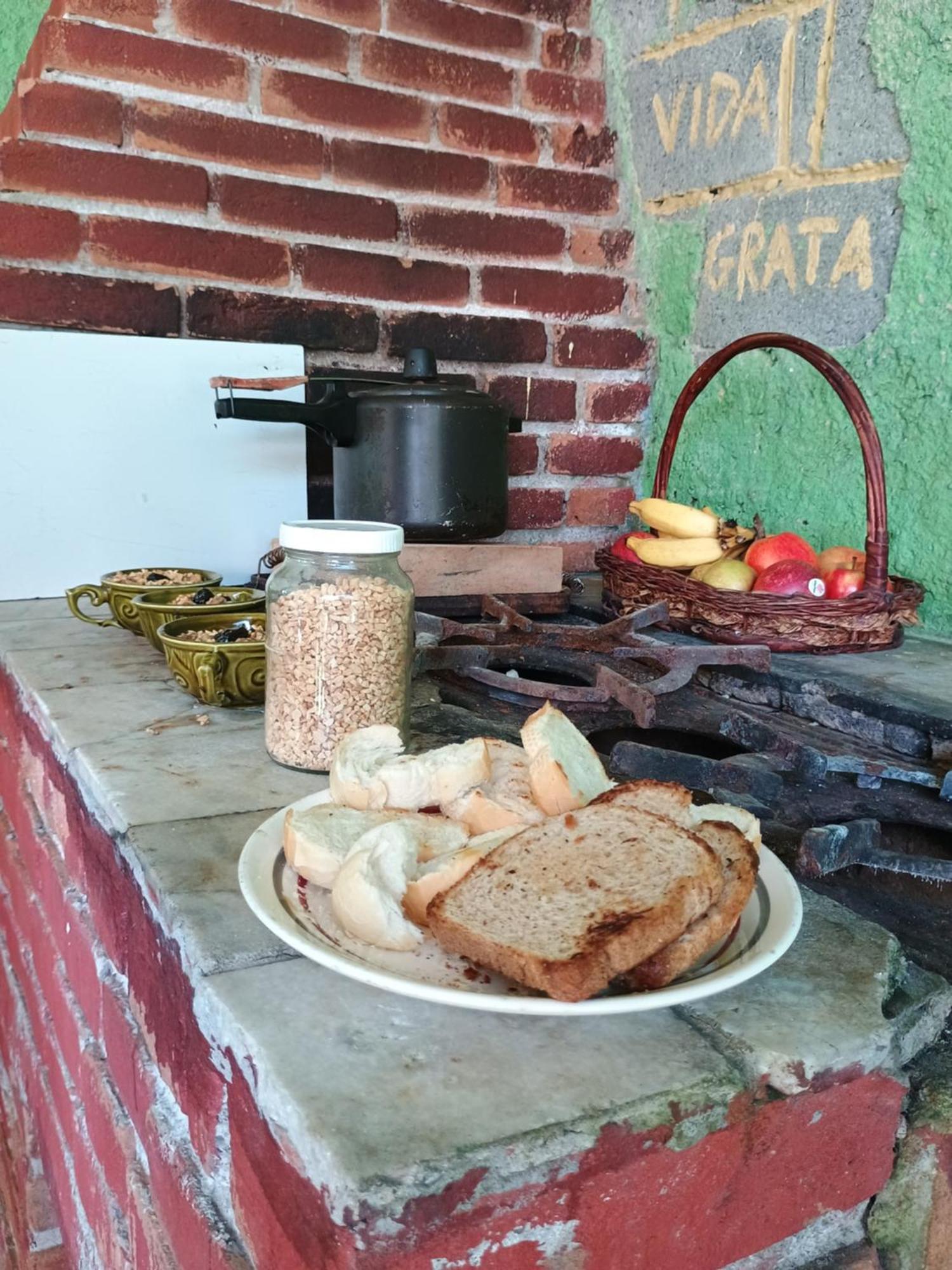 Renovo Beija-Flor Hostel E Espaco Terapeutico Бертиога Екстериор снимка